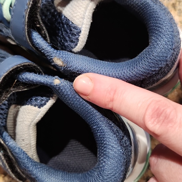 Asics Little Girls Shoes - Size 10 - Picture 8 of 8